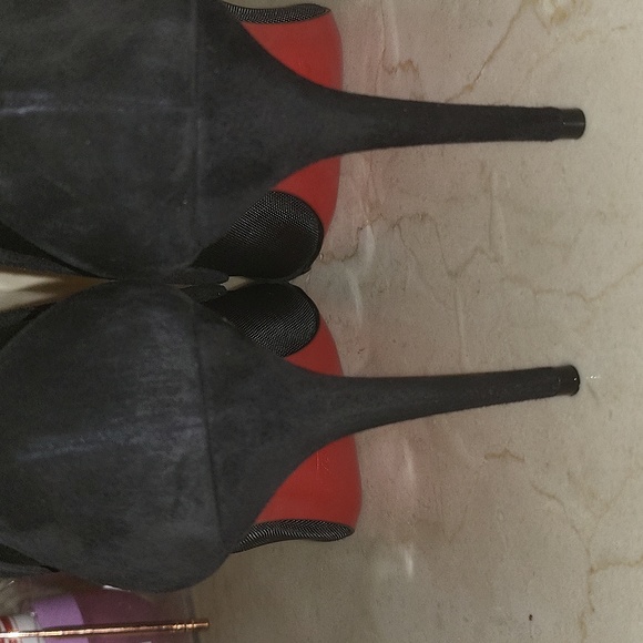 Authentic Classy Christian Louboutin heels - Picture 11 of 11